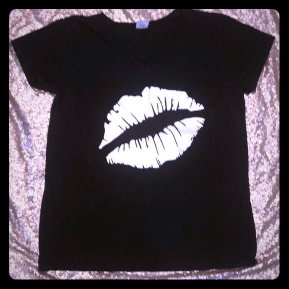 Custom Lip T Shirt 💋 - Picture 1 of 1